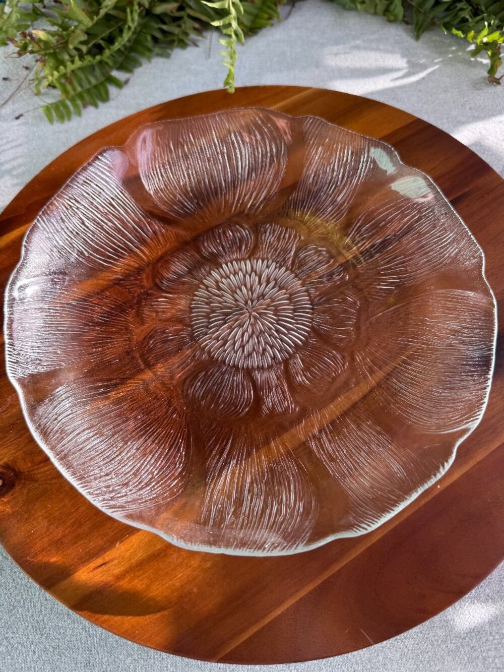 Vintage Arcoroc Fleur 9" Salad Clear Glass Plate, Floral Luncheon Dinnerware